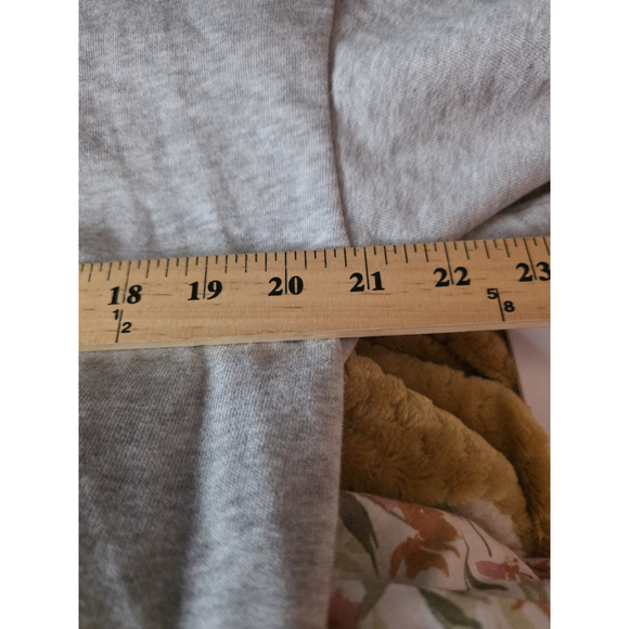 Victoria Sport Heather Gray Cropped Elastic Trimmed Sweatshirt Womens Sz Medium - Picture 11 of 11